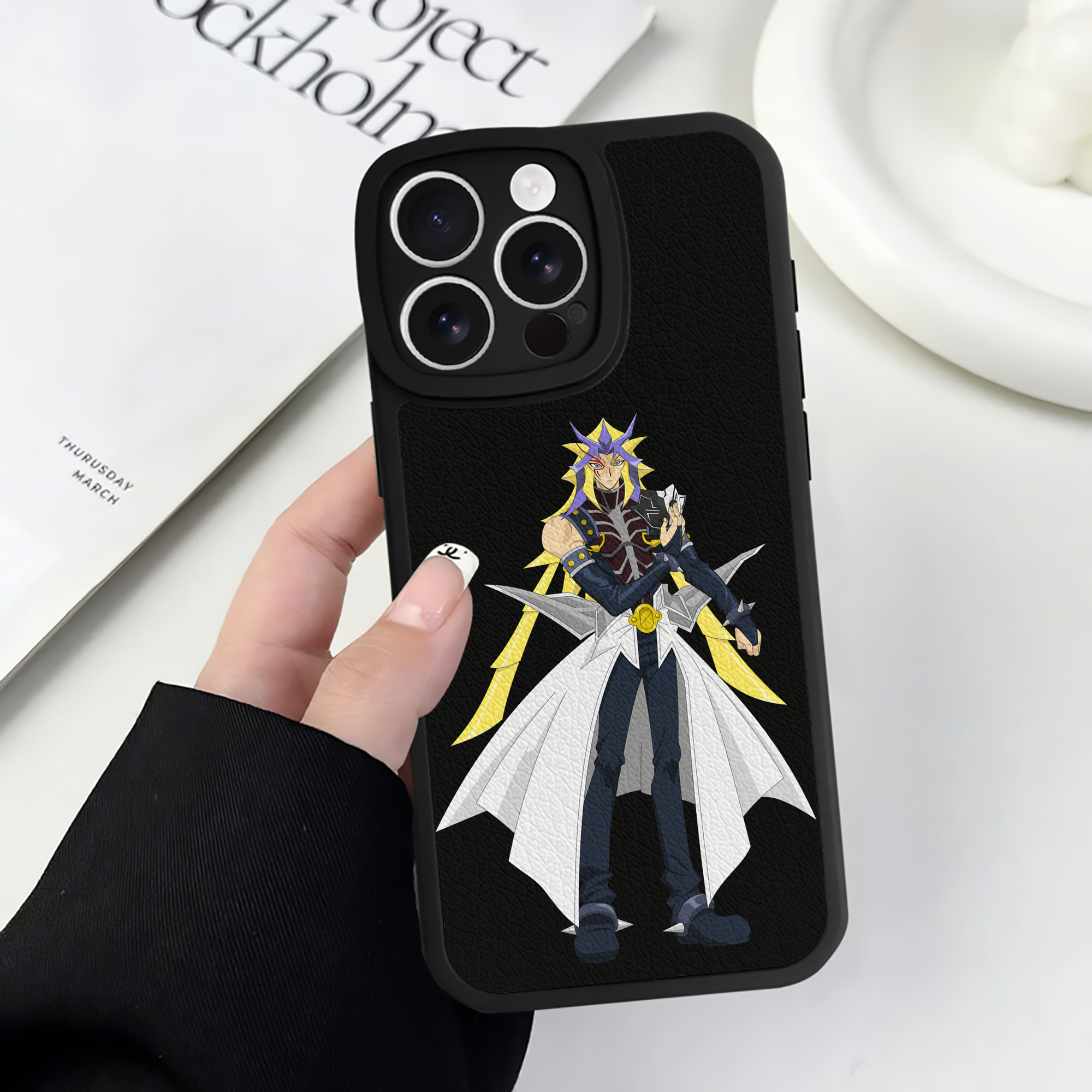 遊☆戯☆王 Yu-Gi-Oh! 【iPhone 16シリーズ対応】シリコンスマホケース（レザー調） 材質：シリコン